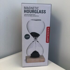 Kikkerland Magnetic Hourglass with Black Sand BNIB